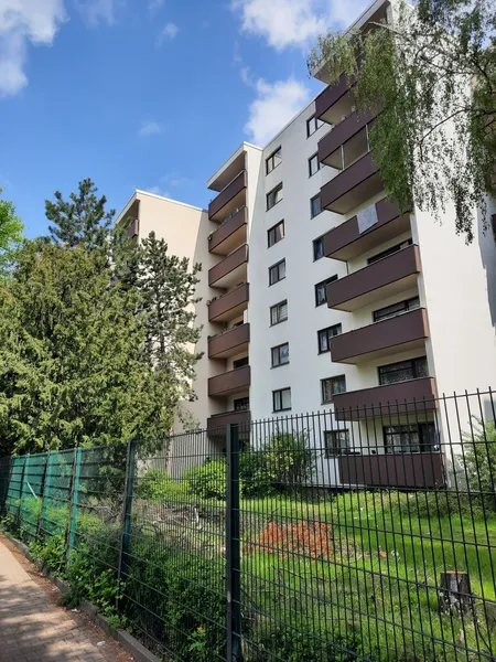 !!WBS für mind. 2 Zimmer benötigt!! Große und helle 2-Zimmer-Wohnung mit Balkon in Berlin-Tempelhof! — photo 1